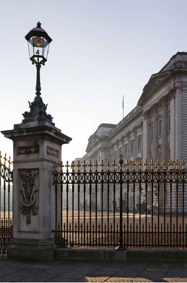 Buckingham Palace: the Interiors, reviewed on www.CourtneyPrice.com