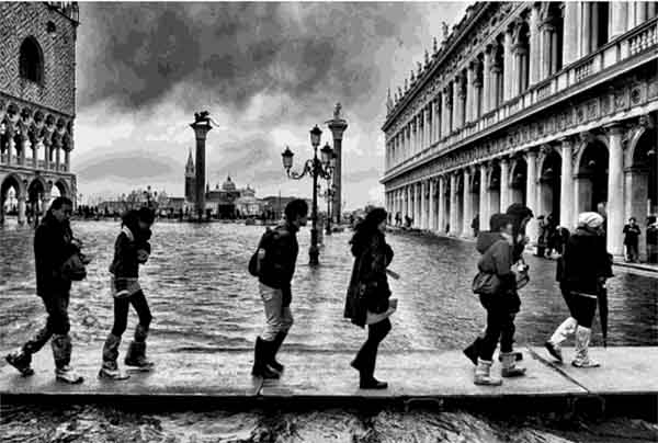 Dream of Venice in Black and White, reviewed on www.CourtneyPrice.com